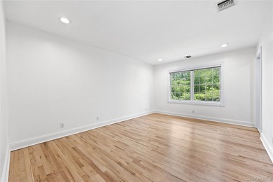 Welcome to 11 Belvedere Court, Manhasset, located within the - photo 23