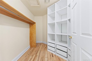 Welcome to 11 Belvedere Court, Manhasset, located within the - photo 28