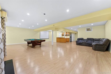 Welcome to 11 Belvedere Court, Manhasset, located within the - photo 39
