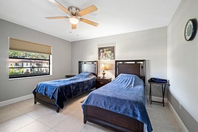 Completely renovated, light-filled second-floor condo offering - photo 18