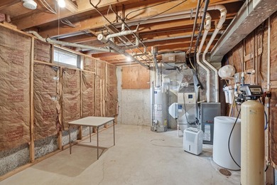 Sprawling CUSTOM-BUILT BRICK AND CEDAR RANCH with over 2,400 sq - photo 31
