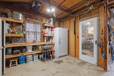 Welcome to your ideal lake getaway or permanent retreat! This - photo 31
