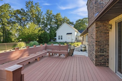 Sprawling CUSTOM-BUILT BRICK AND CEDAR RANCH with over 2,400 sq - photo 32