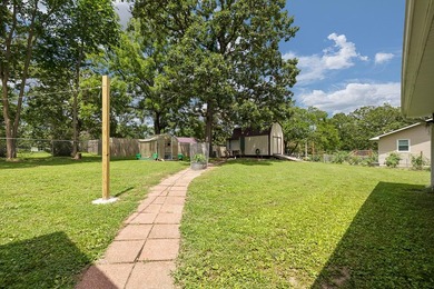 Welcome to your ideal lake getaway or permanent retreat! This - photo 34