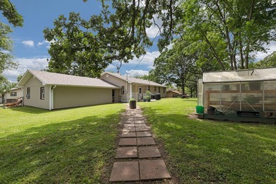 Welcome to your ideal lake getaway or permanent retreat! This - photo 37