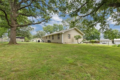 Welcome to your ideal lake getaway or permanent retreat! This - photo 41