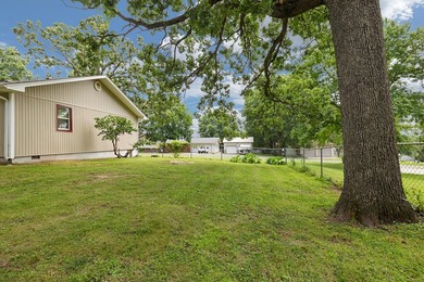 Welcome to your ideal lake getaway or permanent retreat! This - photo 42