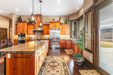 Extraordinary Lakeside Legacy Estate on Cemetery Point Peninsula - photo 46