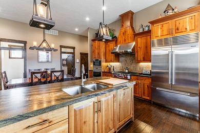 Extraordinary Lakeside Legacy Estate on Cemetery Point Peninsula - photo 47