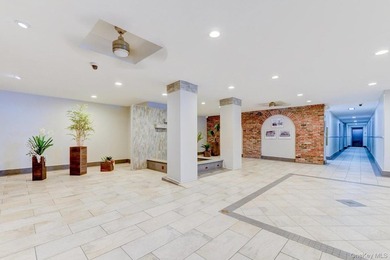 Discover a rare junior 4 converted into a 2-bedroom apartment - photo 4