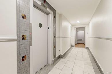 Discover a rare junior 4 converted into a 2-bedroom apartment - photo 6