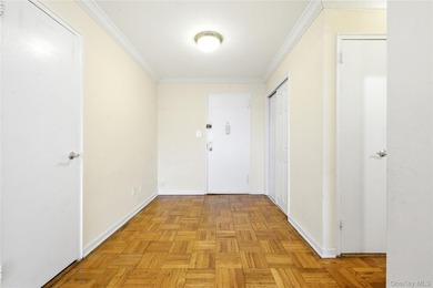 Discover a rare junior 4 converted into a 2-bedroom apartment - photo 7