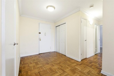 Discover a rare junior 4 converted into a 2-bedroom apartment - photo 8