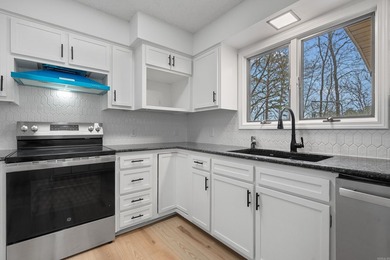 Experience true waterfront living with this beautifully - photo 13