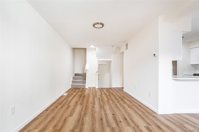 Move right into this three-bedroom, 2.5-bath townhouse with a - photo 10