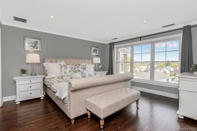 Beautiful 3 bedroom townhome in the luxurious gated condo - photo 11