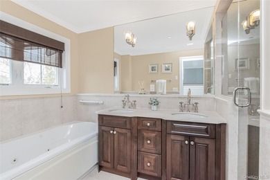 Beautiful 3 bedroom townhome in the luxurious gated condo - photo 12