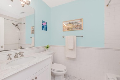 Beautiful 3 bedroom townhome in the luxurious gated condo - photo 14