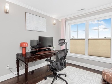 Beautiful 3 bedroom townhome in the luxurious gated condo - photo 15