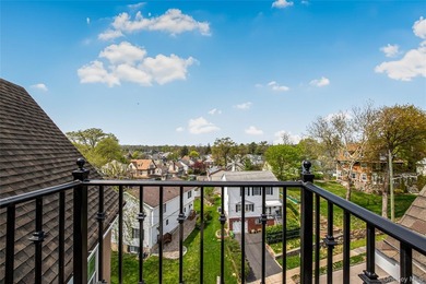 Beautiful 3 bedroom townhome in the luxurious gated condo - photo 18