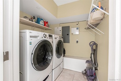 Beautiful 3 bedroom townhome in the luxurious gated condo - photo 21