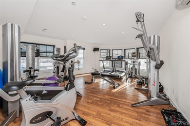 Beautiful 3 bedroom townhome in the luxurious gated condo - photo 23