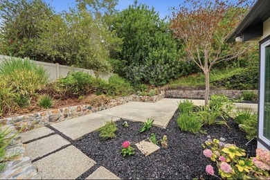 Stunning remodeled Mid-Century Modern *Pacifica* home offering a - photo 34