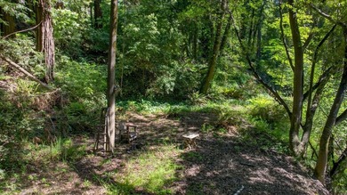 Tucked away from Vine Hill Road in the Happy Valley School - photo 38
