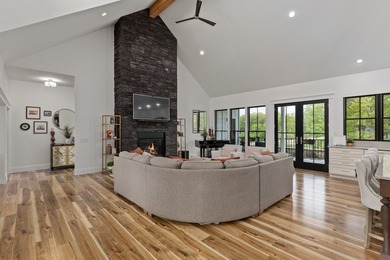 Beautiful Lake Sara Custom Home! - photo 11