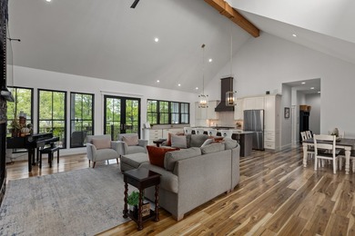 Beautiful Lake Sara Custom Home! - photo 12