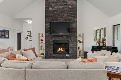 Beautiful Lake Sara Custom Home! - photo 13