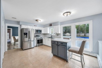 Magnificent updated and expanded Colonial offering 5 bedrooms, 3 - photo 15