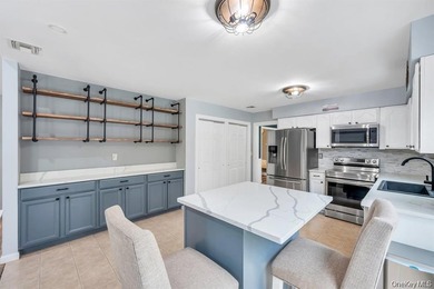 Magnificent updated and expanded Colonial offering 5 bedrooms, 3 - photo 17