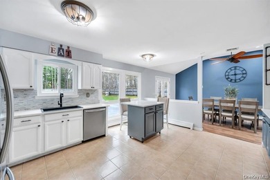 Magnificent updated and expanded Colonial offering 5 bedrooms, 3 - photo 18