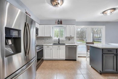 Magnificent updated and expanded Colonial offering 5 bedrooms, 3 - photo 19