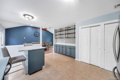 Magnificent updated and expanded Colonial offering 5 bedrooms, 3 - photo 20