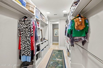 Welcome to this home where LUXURY meets LIFESTYLE!! Convenient - photo 22