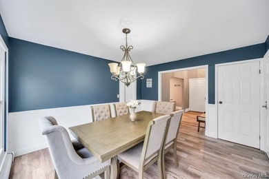 Magnificent updated and expanded Colonial offering 5 bedrooms, 3 - photo 22