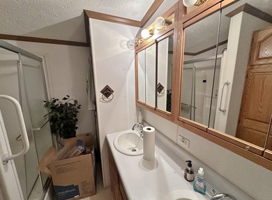 Welcome to this inviting single-story home, perfectly situated - photo 24