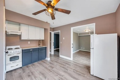 Magnificent updated and expanded Colonial offering 5 bedrooms, 3 - photo 24