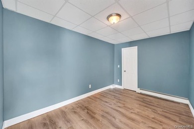 Magnificent updated and expanded Colonial offering 5 bedrooms, 3 - photo 30