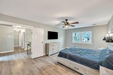 Magnificent updated and expanded Colonial offering 5 bedrooms, 3 - photo 31