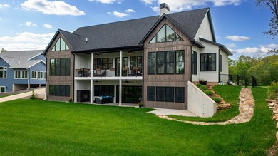 Beautiful Lake Sara Custom Home! - photo 31