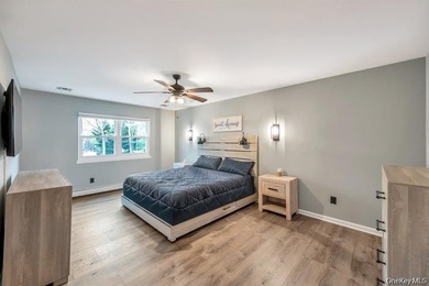 Magnificent updated and expanded Colonial offering 5 bedrooms, 3 - photo 32