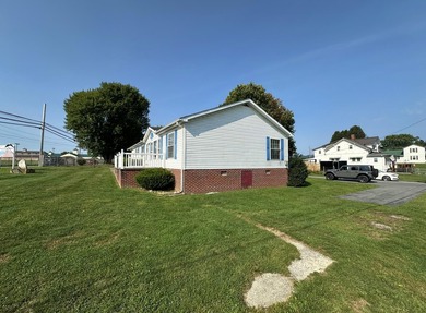 Welcome to this inviting single-story home, perfectly situated - photo 34
