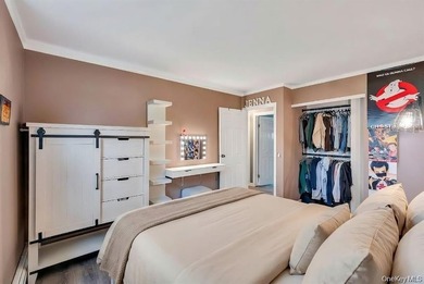 Magnificent updated and expanded Colonial offering 5 bedrooms, 3 - photo 35
