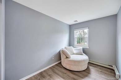 Magnificent updated and expanded Colonial offering 5 bedrooms, 3 - photo 38