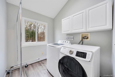 Magnificent updated and expanded Colonial offering 5 bedrooms, 3 - photo 39