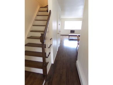 Beautiful one-family brick home and a quiet, well-kept block - photo 3