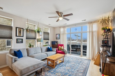 Top Floor, Sunny, quiet, pet friendly, 2 bed 2 bath condo in a